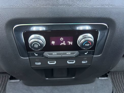 Used 2023 GMC Yukon Denali Ultimate AWD/4WD image 13