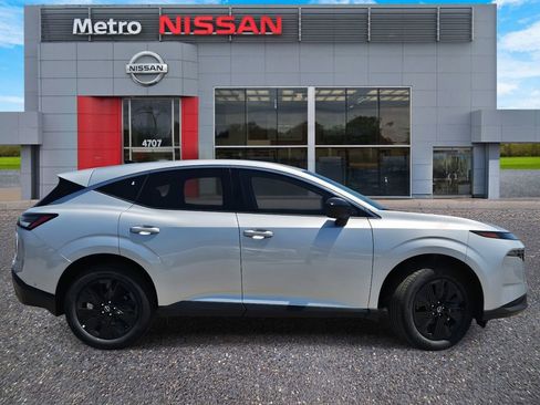 New 2025 Nissan Murano SV image 2