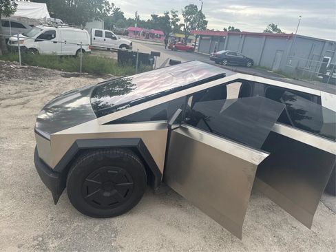 Used 2025 Tesla Cybertruck AWD Crew Cab image 12