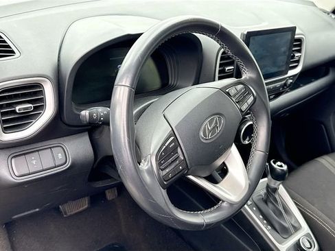 Used 2024 Hyundai Venue SEL FWD image 7