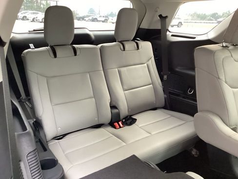 Used 2025 Ford Explorer Active w/ Active Comfort Package image 40