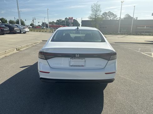 Used 2025 Honda Accord SE image 6