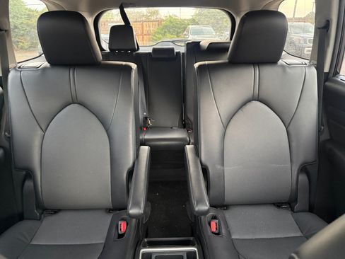 Used 2025 Toyota Grand Highlander AWD image 18