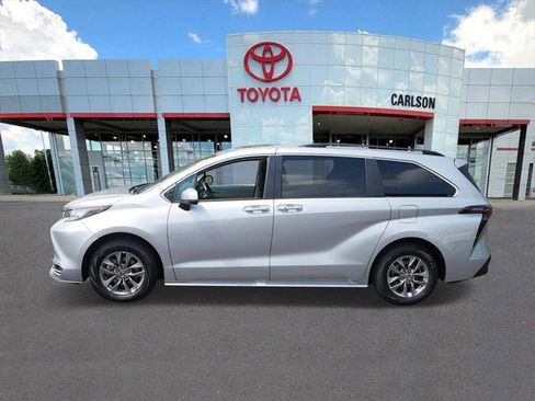 Certified 2023 Toyota Sienna XLE image 7