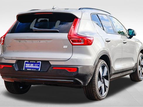 Used 2023 Volvo XC40 Recharge Ultimate image 8