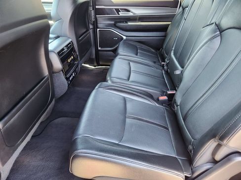 Used 2025 Jeep Wagoneer 4WD image 28