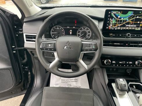 Used 2025 Mitsubishi Outlander SE AWD/4WD image 24