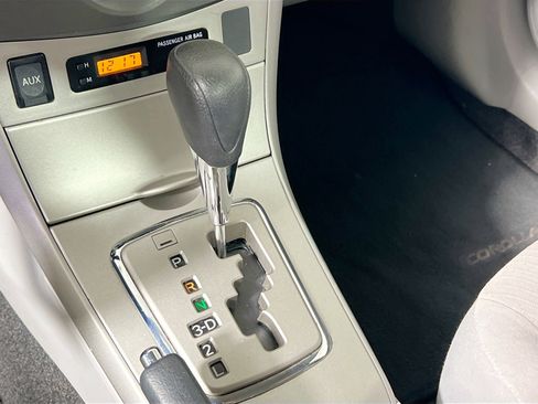 Used 2011 Toyota Corolla LE image 24