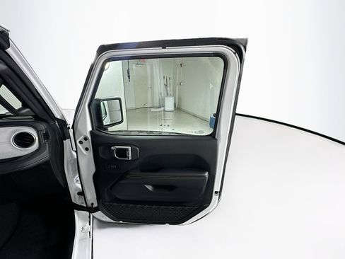 Used 2025 Jeep Wrangler Unlimited Sahara AWD/4WD image 31