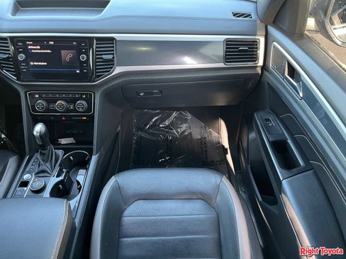 Used 2020 Volkswagen Atlas Cross Sport SEL Premium AWD/4WD image 18