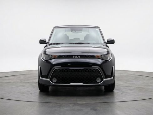 Used 2025 Kia Soul LX w/ LX Technology Package FWD image 2