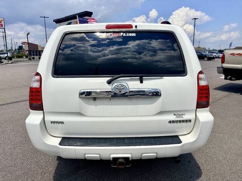 Used 2007 Toyota 4Runner SR5 AWD/4WD image 5