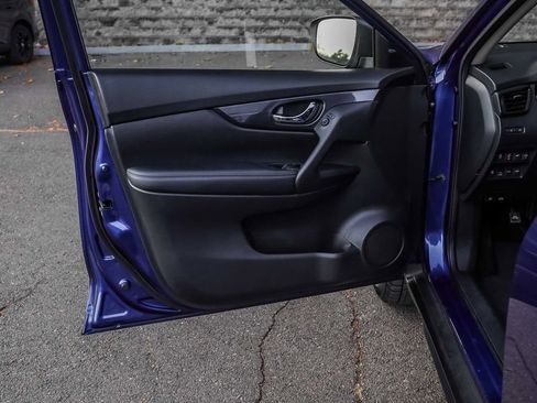 Used 2017 Nissan Rogue SV w/ SV Premium Package image 22