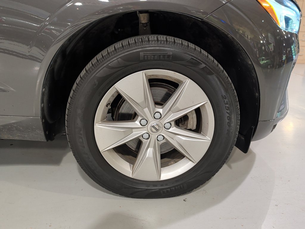 Used 2022 Volvo XC60 B5 Momentum w/ Climate Package FWD image 7