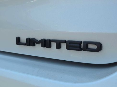 Used 2022 Toyota Highlander Limited FWD image 15