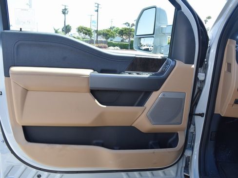 Used 2025 Ford F450 Lariat w/ FX4 Off-Road Package image 23