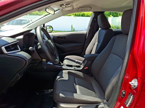 Used 2025 Toyota Corolla LE FWD image 14