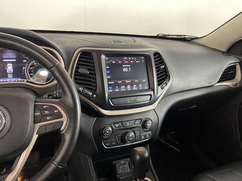 Used 2016 Jeep Cherokee Limited image 24