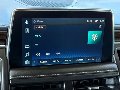 Used 2023 Chevrolet Suburban Premier image 25