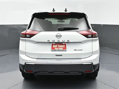 Used 2025 Nissan Rogue SL w/ Tech Package image 27