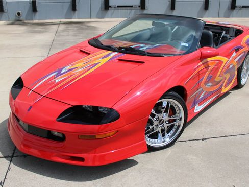 Used 1997 Chevrolet Camaro LT w/ Preferred Equipment Group 2 RWD image 2
