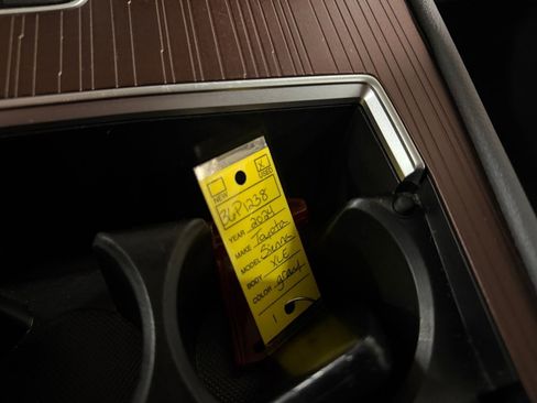 Certified 2024 Toyota Sienna XLE FWD image 38