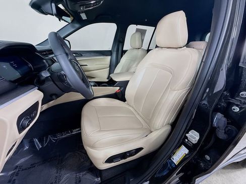 Used 2023 Jeep Grand Cherokee Limited w/ Luxury Tech Group II AWD/4WD image 22