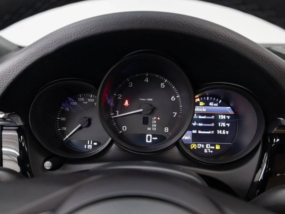 Certified 2026 Porsche Macan AWD/4WD image 17
