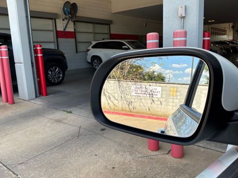 Used 2025 Kia Soul LX w/ LX Technology Package FWD image 17