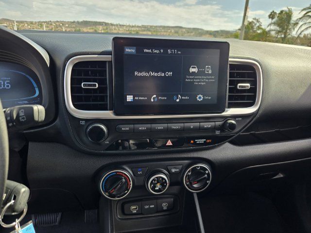 Used 2023 Hyundai Venue SE FWD image 18