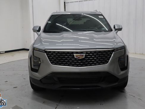 Used 2025 Cadillac XT4 Premium Luxury FWD image 8