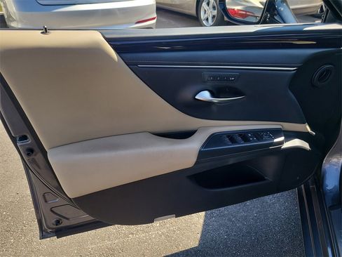 Used 2021 Lexus ES 300h w/ Premium Package image 15