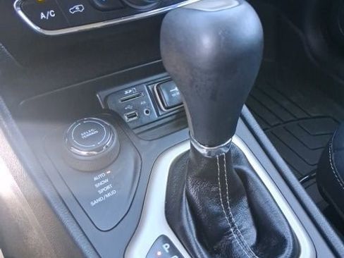 Used 2016 Jeep Cherokee Limited AWD/4WD image 21
