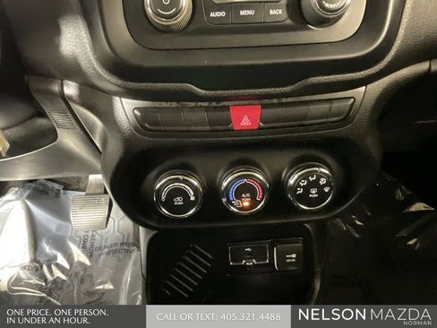 Used 2015 Jeep Renegade Sport w/ Power & Air Group image 33