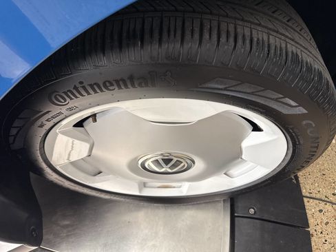 Used 2025 Volkswagen ID. Buzz 1st Edition image 36