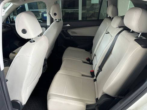 Used 2020 Volkswagen Tiguan SE image 24