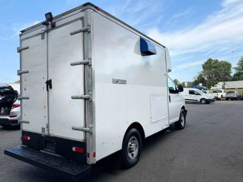 Used 2016 Chevrolet Express 3500 RWD image 9