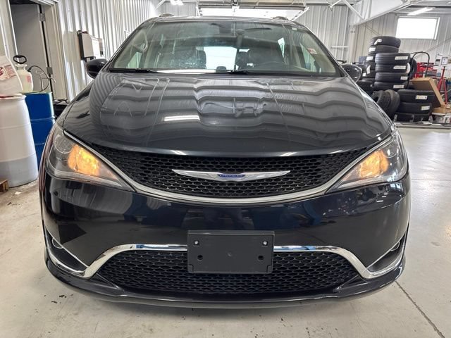 Used 2020 Chrysler Pacifica Touring-L FWD image 35