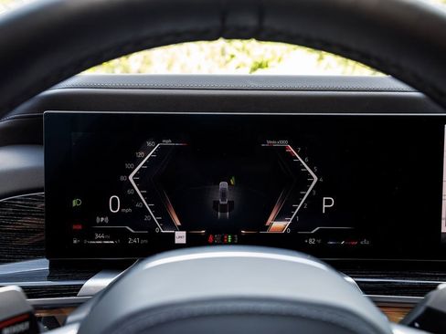 Used 2025 BMW 740i xDrive image 19