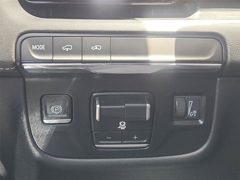 Used 2022 Cadillac Escalade Premium Luxury w/ Performance Package RWD image 17