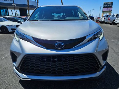 Used 2021 Toyota Sienna XSE w/ XSE Plus Package FWD image 2