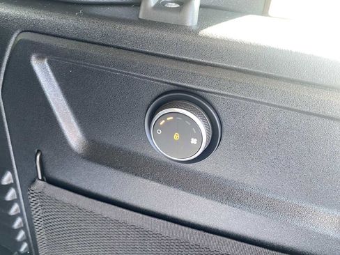 Used 2020 Land Rover Defender 110 First Edition image 42