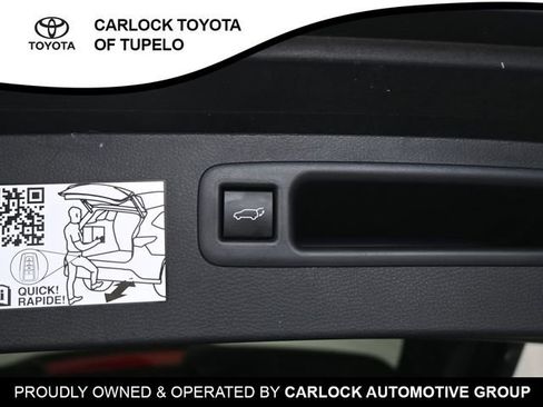 Used 2024 Toyota Highlander XLE image 31