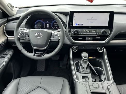 New 2026 Toyota Grand Highlander FWD image 11