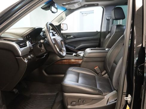Used 2019 Chevrolet Suburban LT AWD/4WD image 4
