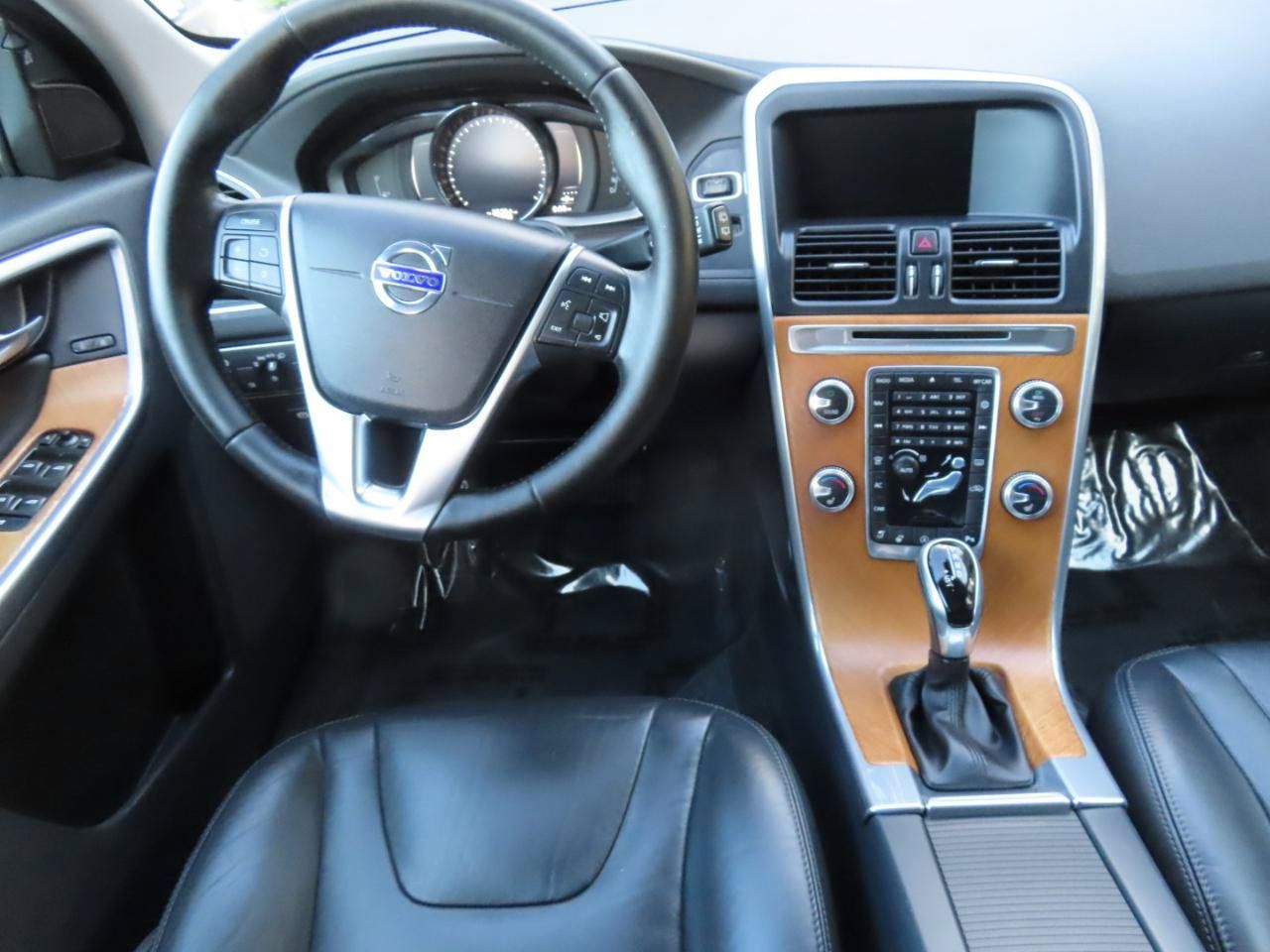 Used 2017 Volvo XC60 T6 Inscription w/ Climate Package AWD/4WD image 17