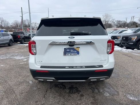 Certified 2023 Ford Explorer XLT w/ Equipment Group 202A image 5