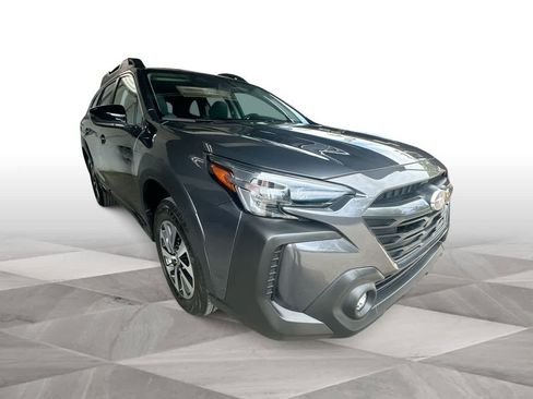 Used 2025 Subaru Outback Premium AWD/4WD image 2