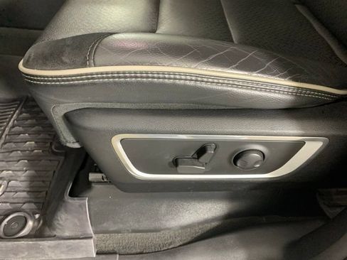 Used 2022 RAM 1500 Laramie AWD/4WD image 19