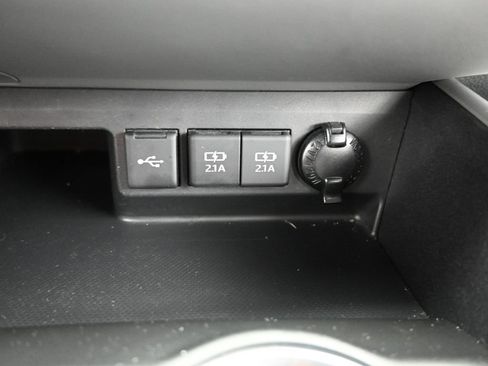 Used 2021 Toyota Highlander XLE image 32